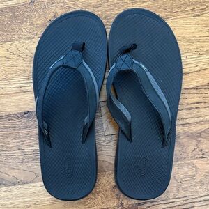 Chaco Black Men’s Thong Sandals NWOT never worn sz11